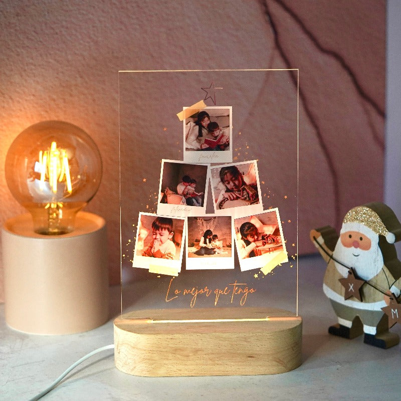 Las fotos que elijas se fusionan de manera artística en la placa de metacrilato para formar un encantador árbol de Navidad. Cada imagen cuenta una historia, convirtiendo esta placa en un reflejo visual de tus recuerdos más preciados.