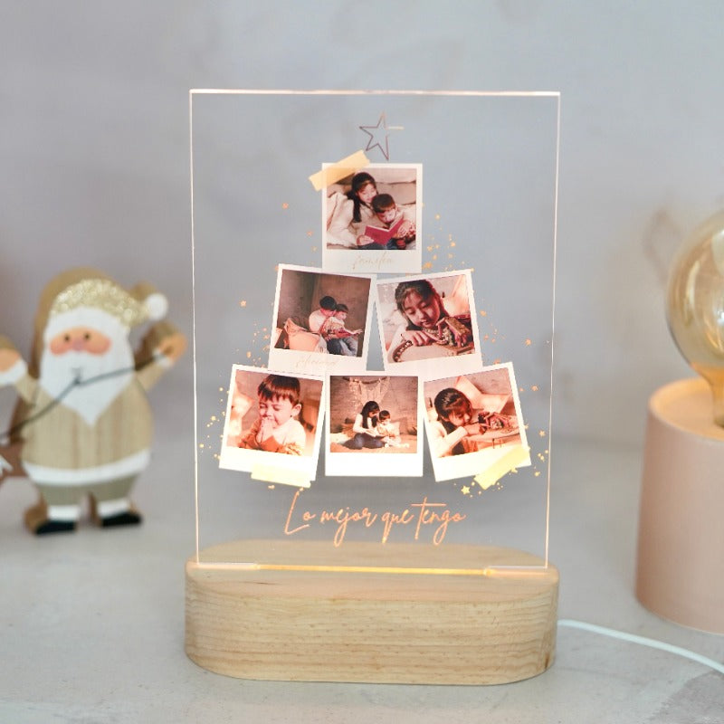 Nuestra Placa de Metacrilato "Árbol de Recuerdos" transforma tus fotos favoritas en un hermoso árbol de Navidad, creando un objeto decorativo que ilumina cualquier espacio con recuerdos especiales.