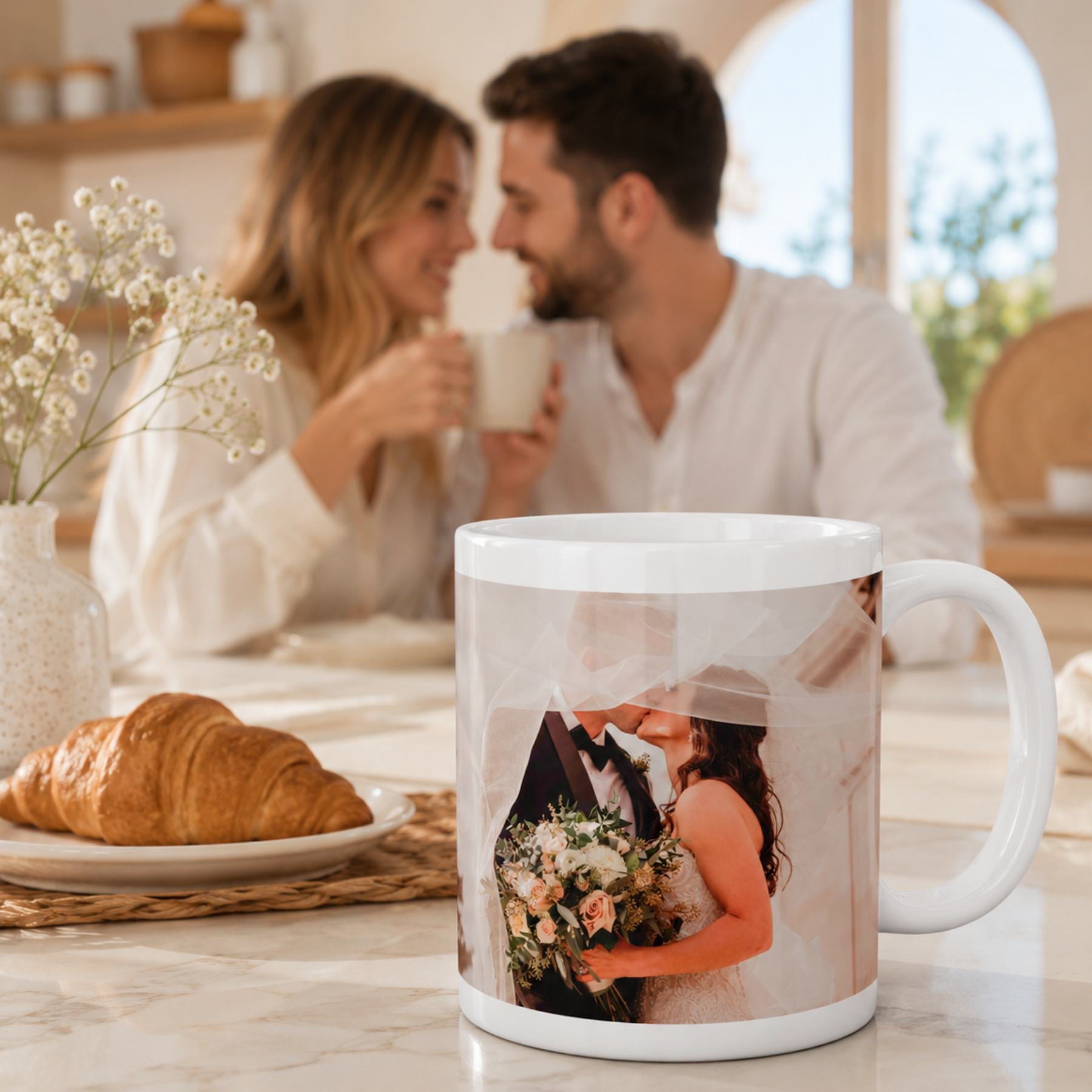 Caneca com palavra "AMIGO" com fotos