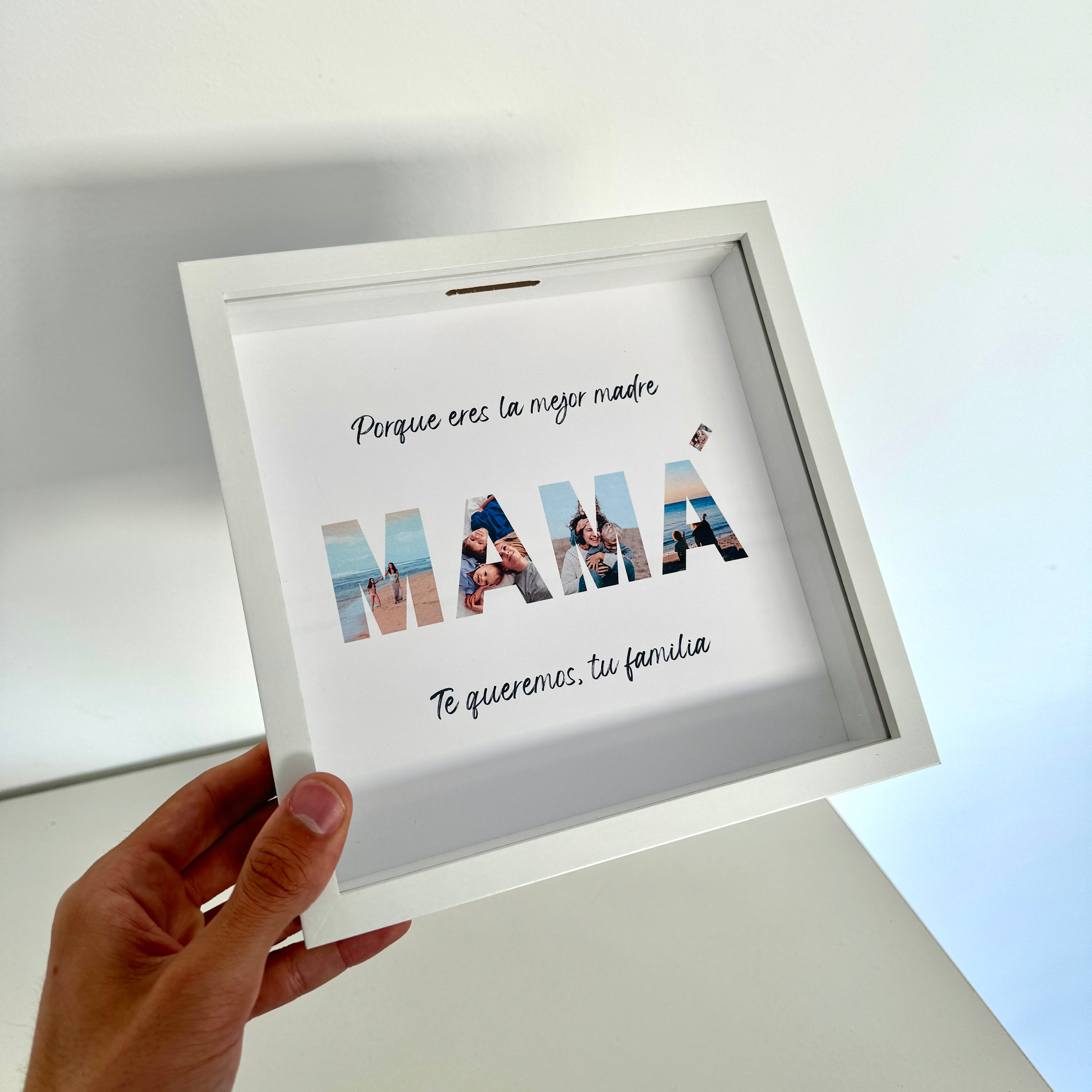 Marco personalizado con la palabra mamá y con fotos