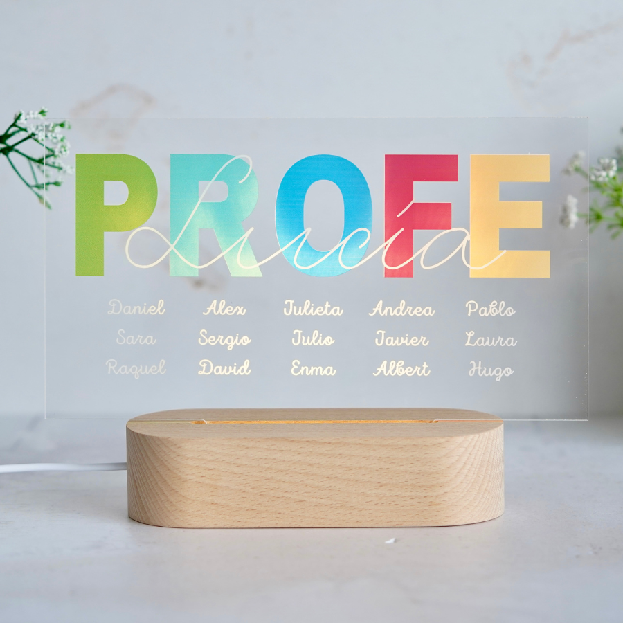 ¡ Celebra el fin de curso con nosotros !
Esta lámpara personalizada es un detalle original para regalar, puedes incluir los nombres de los alumnos y el de tu profesor o profesora favorito. Una lámpara sencilla pero original con la que recordar un gran curso escolar.
Sin duda...¡sorprenderás!