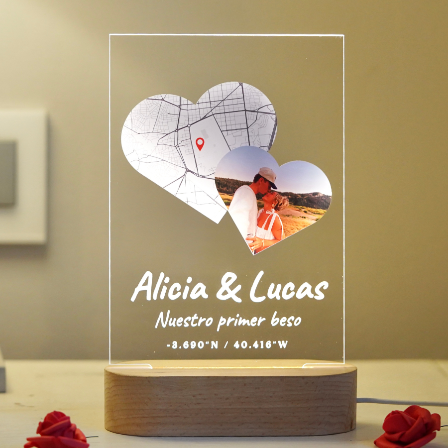 Regalo especial para San Valentín, lampara personaliza con dos imágenes y texto.