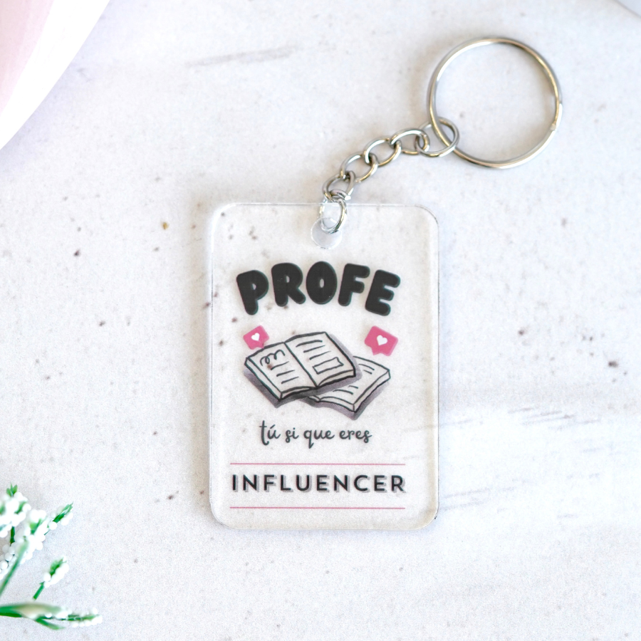 ¡ Celebra el fin de curso con nosotros !
Este llavero personalizado es un detalle original para regalar a tu profesor o profesora favorito.
Sin duda...¡sorprenderás!