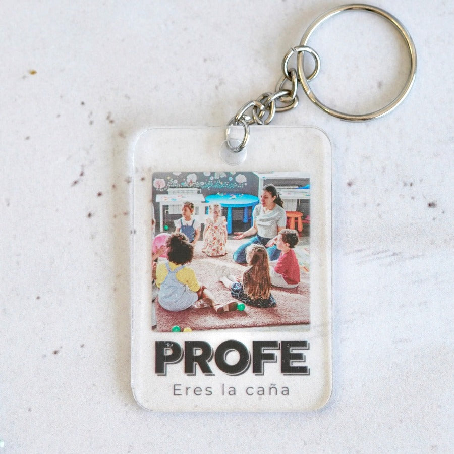 ¡ Celebra el fin de curso con nosotros !
Esta funda de móvil personalizada es un detalle original para regalar a tu profesor o profesora favorito.
Sin duda...¡sorprenderás!