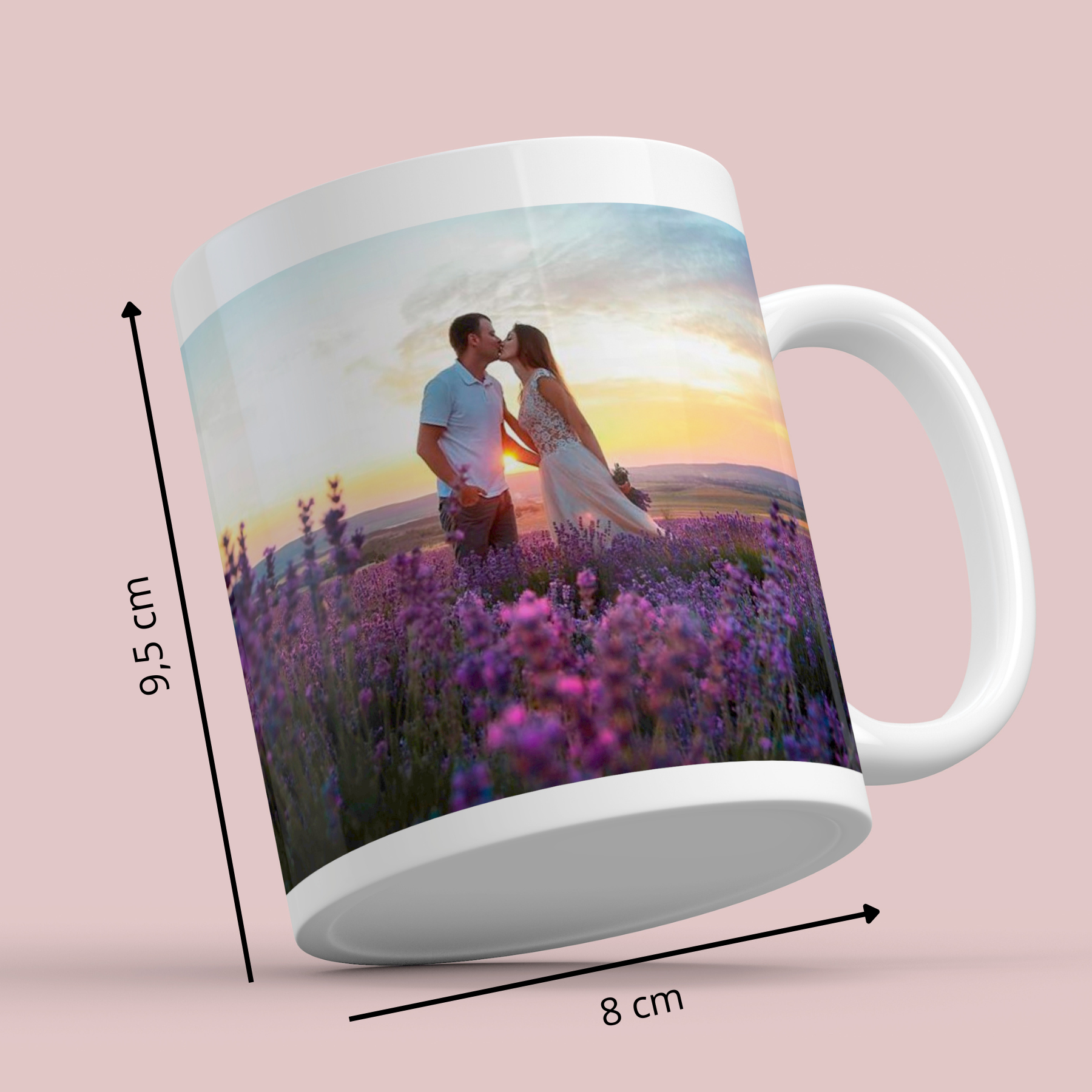Caneca com palavra "AMIGO" com fotos