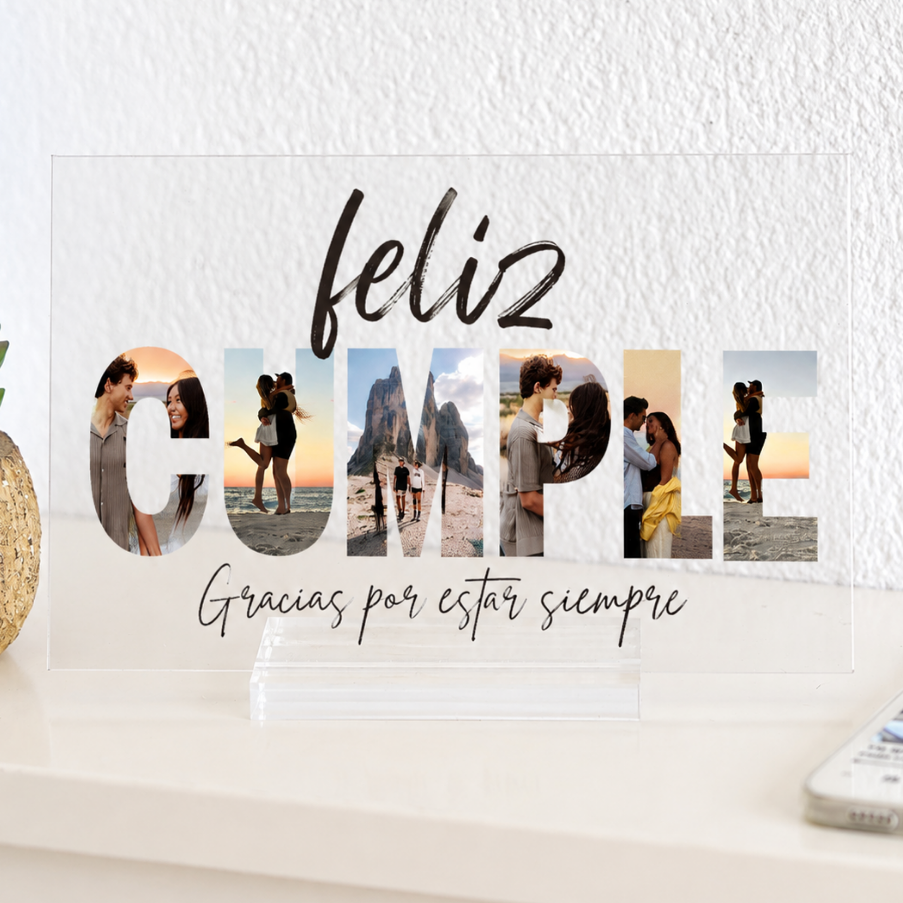Placa de “Feliz Aniversário” com fotos