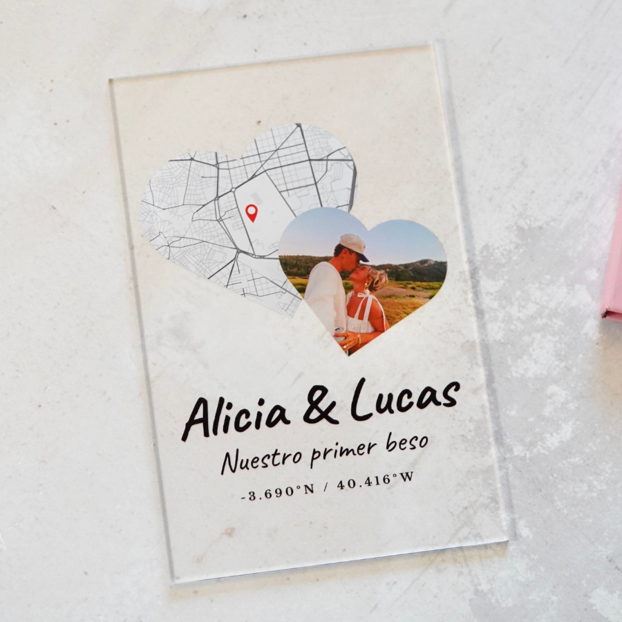 Personaliza tu placa con una foto y el lugar donde se conocieron o su primera cita