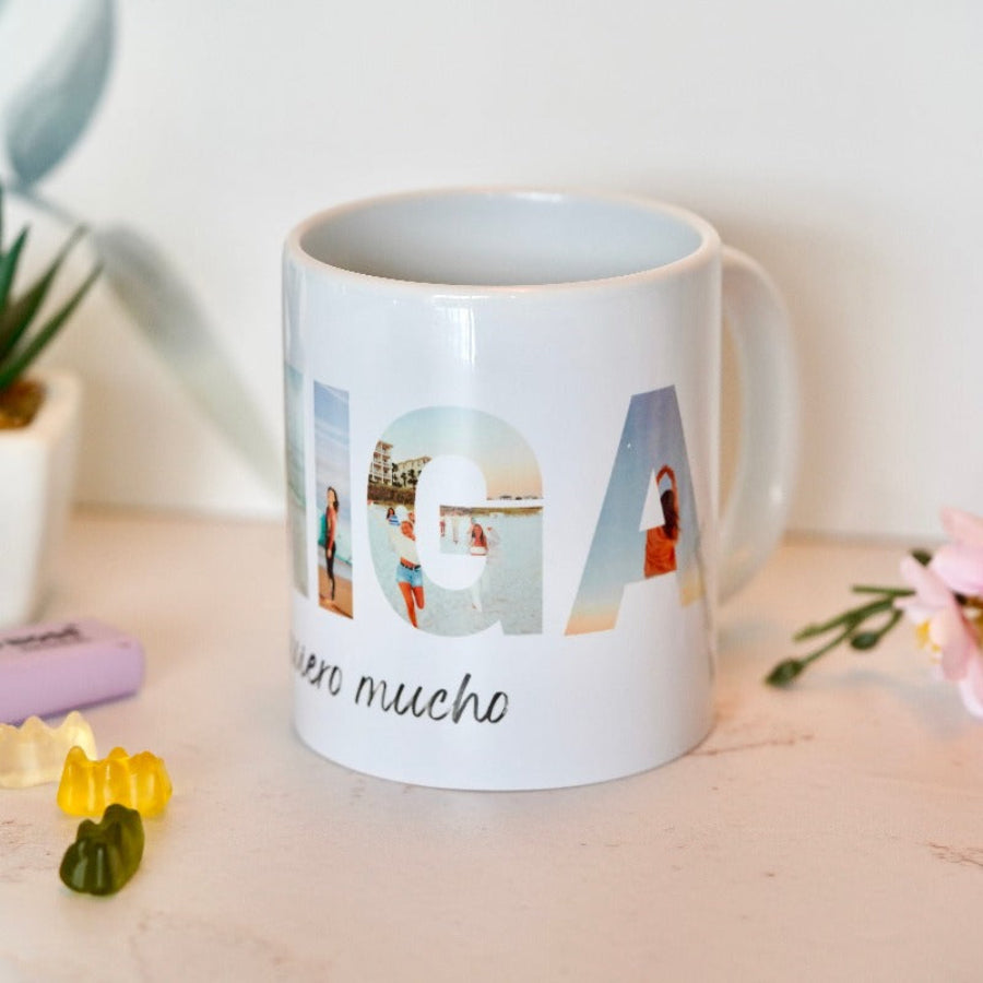 Regalo de cumpleaños taza personalizada con fotos de amistad y la palabra 'Amiga' en letras elegantes.