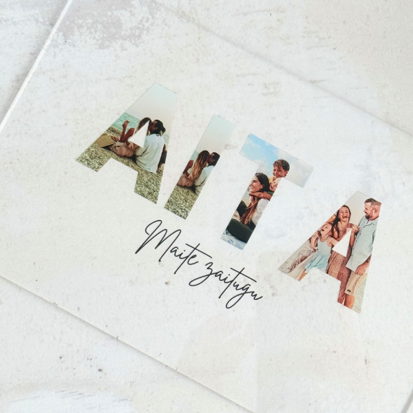 Placa "AITA" con fotos