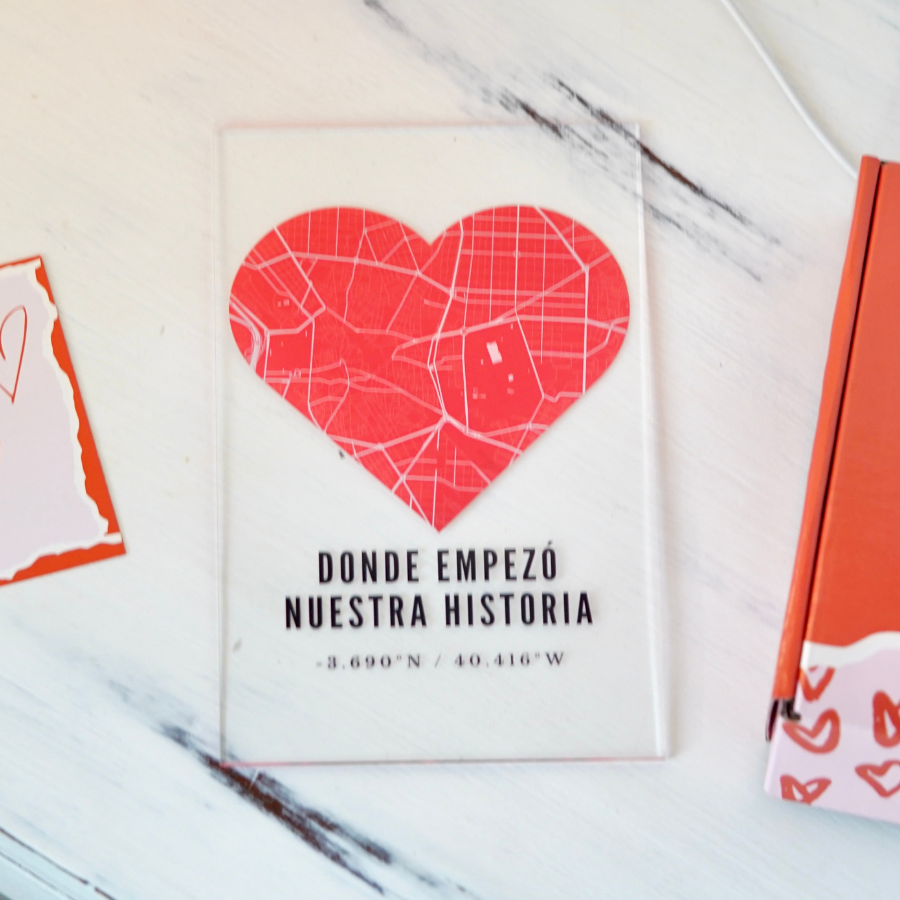 O candeeiro e texto personalizado Este candeeiro é o detalhe ideal para casais ou família, com ele não irá desiludir. Placa Cristal