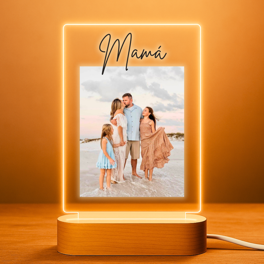 Lámpara personalizada para mamá con una foto familiar y base de luz de madera