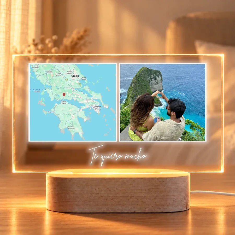 Lámpara horizontal personalizada con mapa de un lugar especial y foto de pareja, en metacrilato con base LED de madera