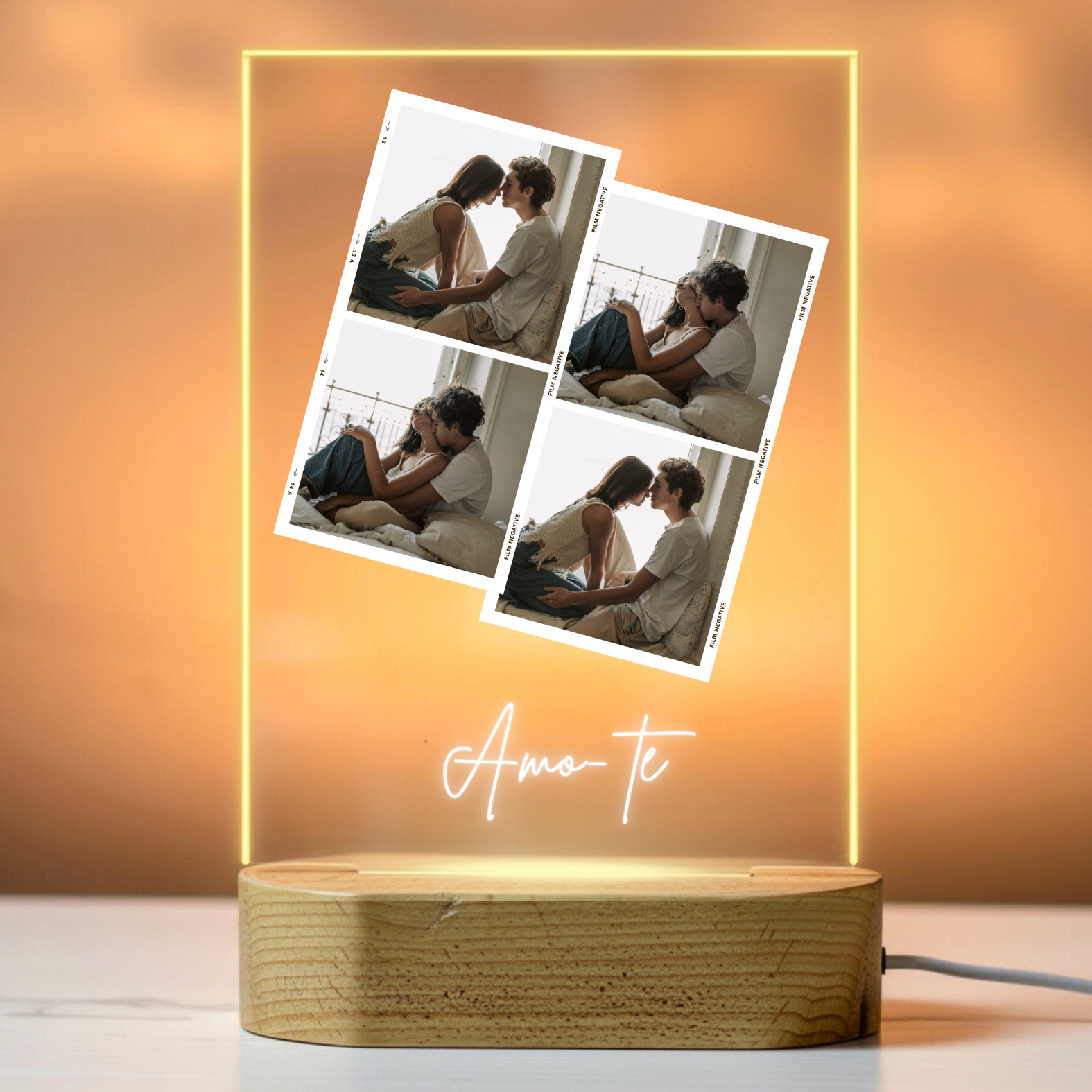 Lâmpada com quatro fotos e mensagem PT