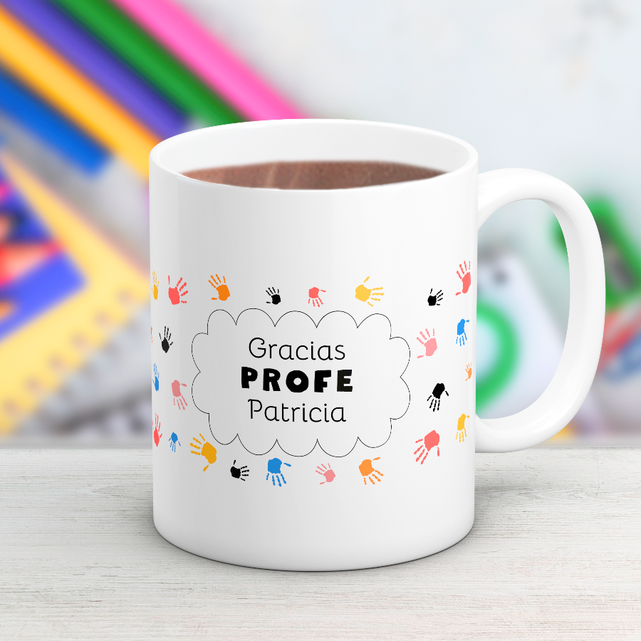 Taza Profe dejas Huella , ¿Buscas un regalo original de fin de curso? 🎁 Descubre nuestras tazas personalizadas para profesores: especiales, emotivas y listas en 48h. ¡Sorprende a tu profe favorito!