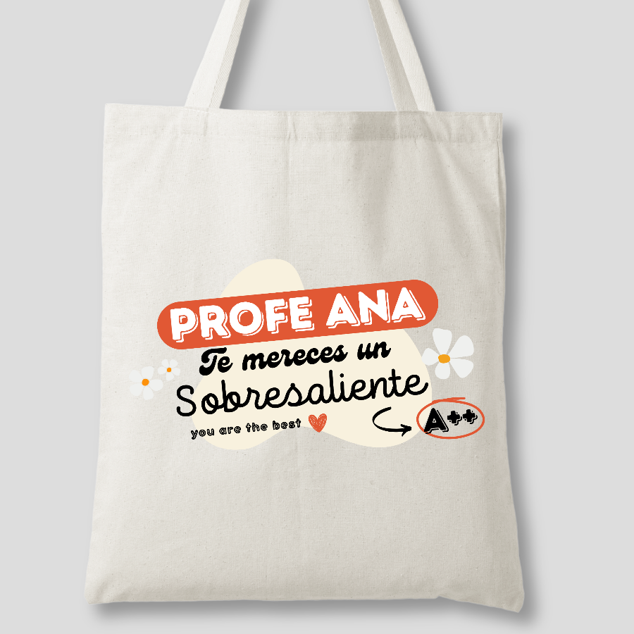 Tote Bag Profe Sobresaliente , ¿ Buscas un regalo de fin de curso ?📚 , descubre nuestras Tote Bag personalizadas para ti o tu profesor o profesora favoritos: especiales, emotivas y listas en 48h. ¡ Sorprenderás !