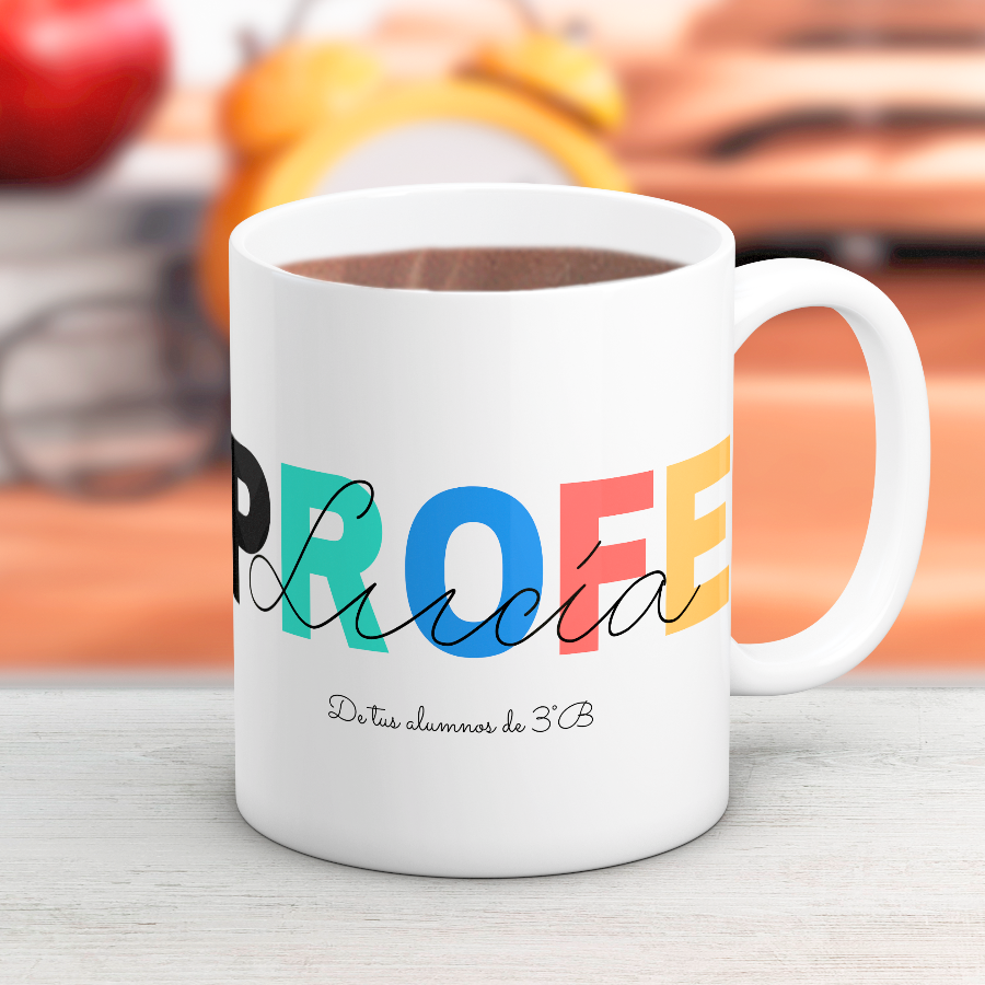 Taza Profe Colores , ¿Buscas un regalo original de fin de curso? 🎁 Descubre nuestras tazas personalizadas para profesores: especiales, emotivas y listas en 48h. ¡Sorprende a tu profe favorito!