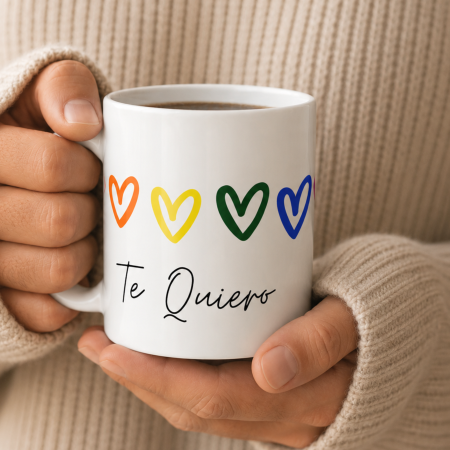 Celebra el amor, la diversidad y el orgullo con una taza llena de color y significado. Su diseño con corazones LGTBI la convierte en un regalo original para parejas, amigos o para disfrutar cada día con un detalle que habla de ti.