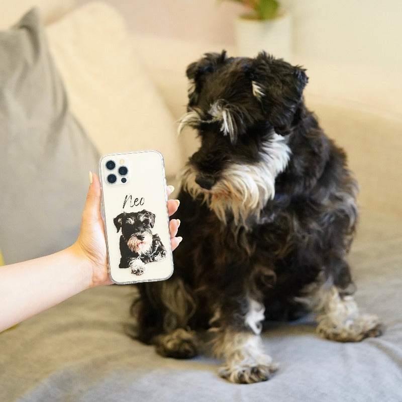 Funda de móvil personalizada con ilustración única de tu mascota, proporcionando estilo y protección.