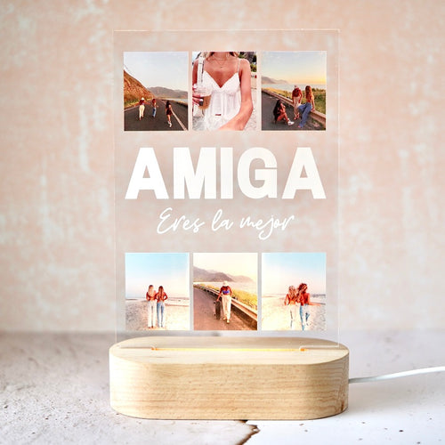 Placa vertical con base de madera y luz, personalizada con 6 fotos y la palabra 'AMIGA' en grande. Ideal como regalo para tu amiga. Dimensiones: 210x135x3mm