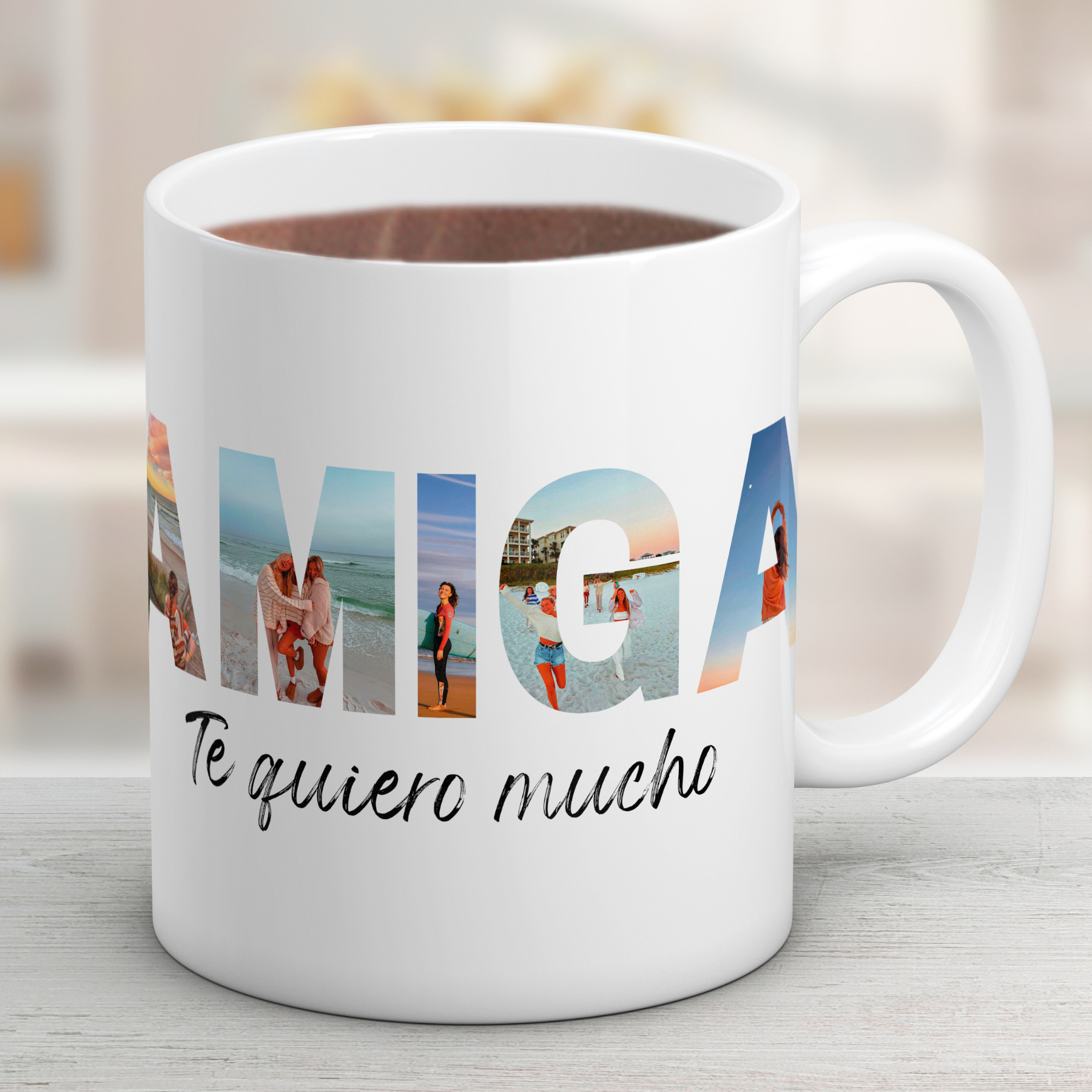 Caneca com palavra "AMIGO" com fotos 