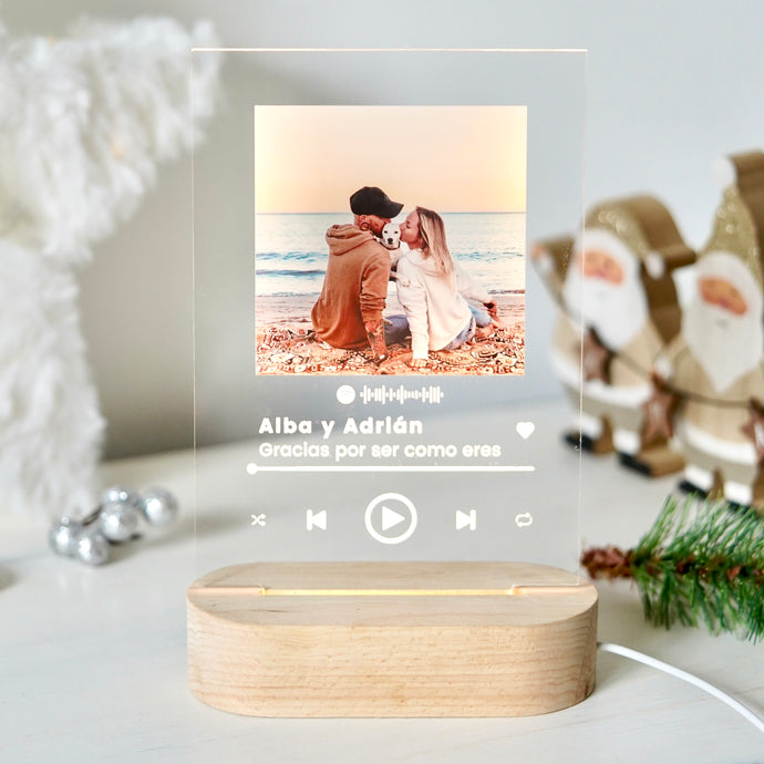 Idea de regalo Navidad lámpara Spotify con fotos de novios