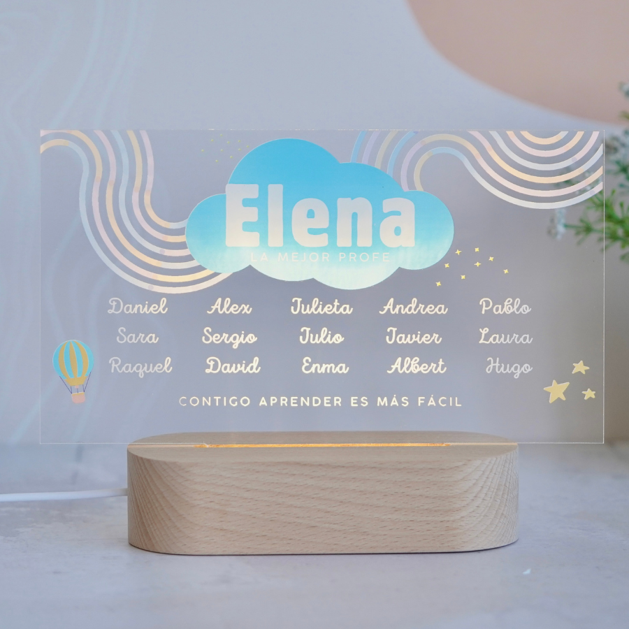 ¡ Celebra el fin de curso con nosotros !
Esta lámpara personalizada es un detalle original para regalar, puedes incluir los nombres de los alumnos y el de tu profesor o profesora favorito. Una lámpara sencilla pero original con la que recordar un gran curso escolar.

Sin duda...¡sorprenderás!