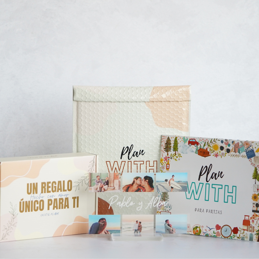 Set ideal para regalar a tu pareja incluye esta placa con los mejores momentos del año y libro de plan with de parejas para llenaros de aventuras