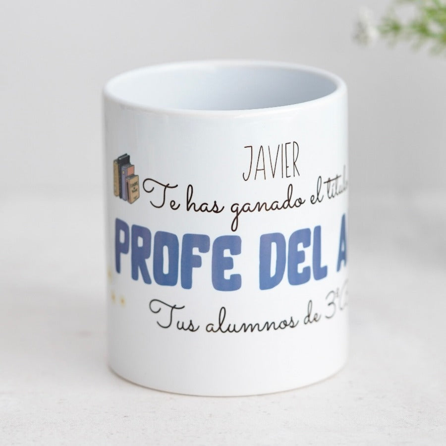 Taza al profe del año... , ¿Buscas un regalo original de fin de curso? 🎁 Descubre nuestras tazas personalizadas para profesores: especiales, emotivas y listas en 48h. ¡Sorprende a tu profe favorito!