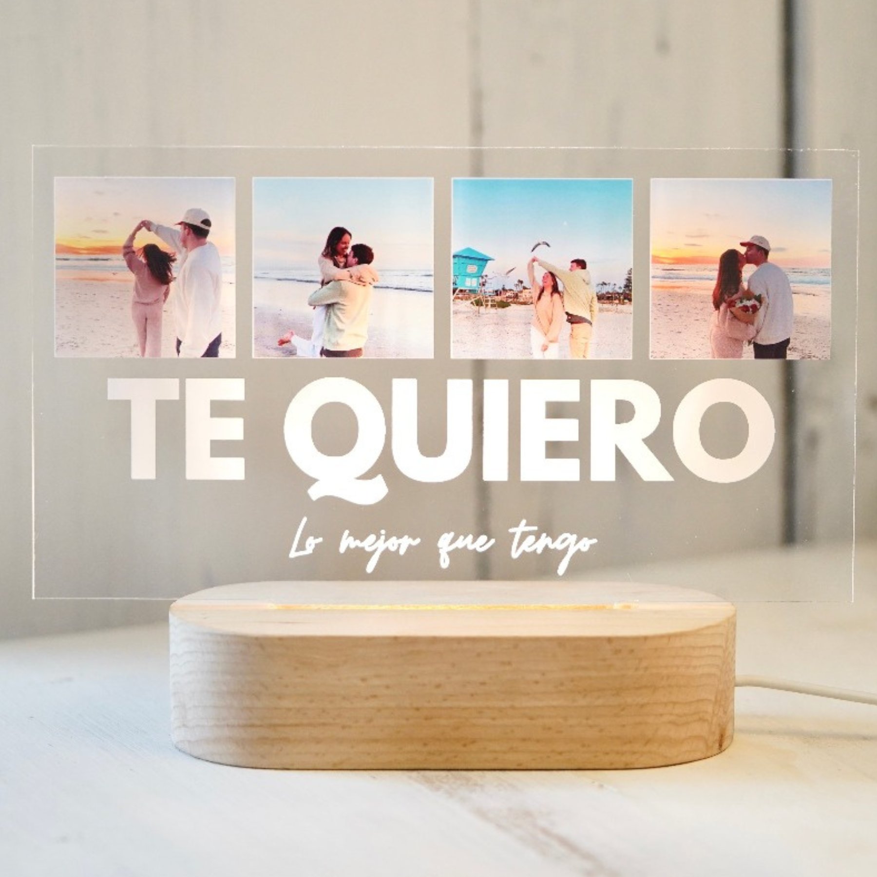 Candeeiro de texto personalizável com 4 fotos acima