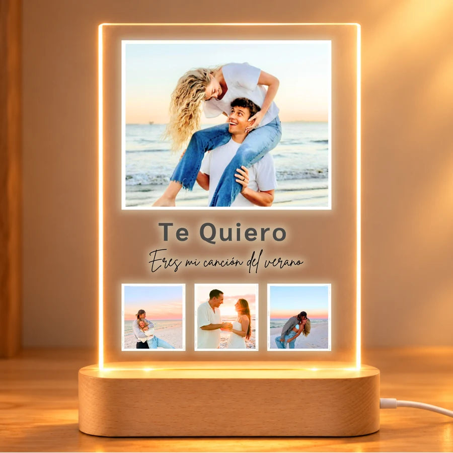 Lámpara personalizada con foto grande, 3 fotos cuadradas y dedicatoria, en metacrilato vertical con base LED de madera