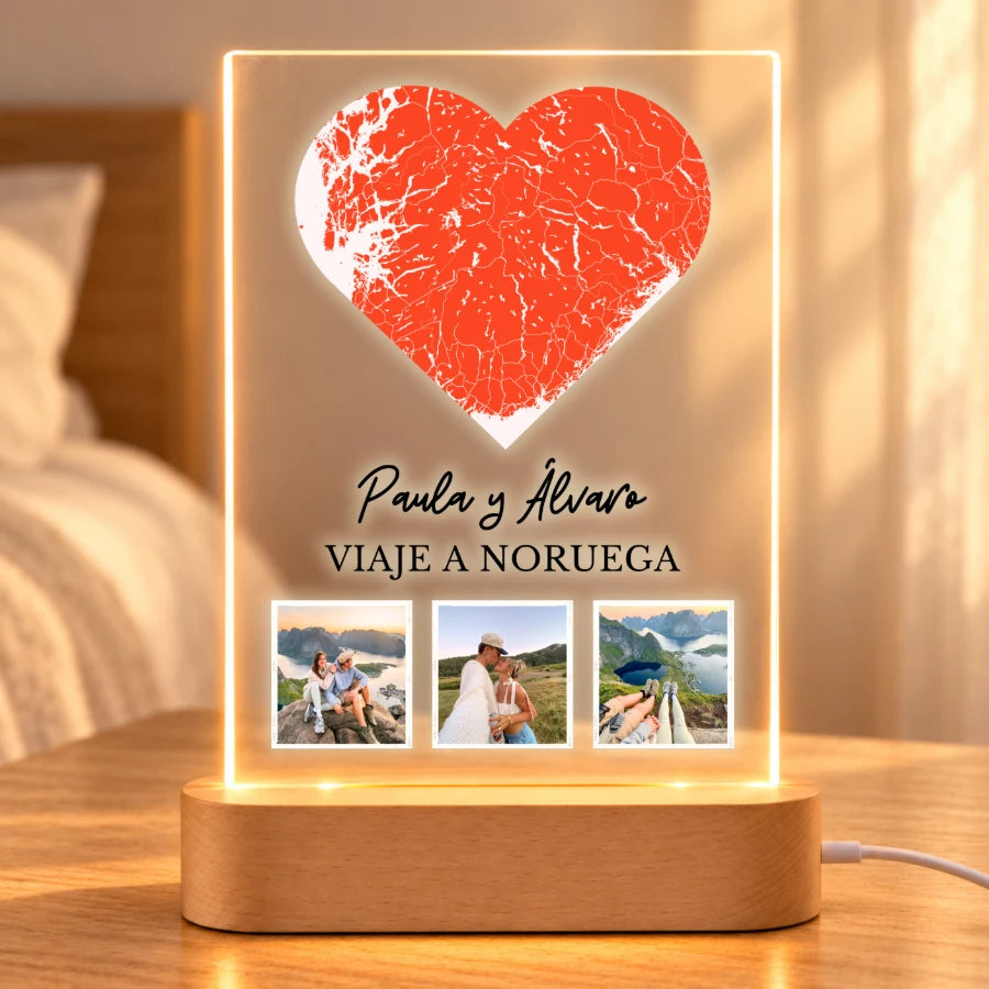 Lámpara personalizada con mapa corazón, 3 fotos de viaje y nombres de la pareja, en metacrilato con base LED de madera