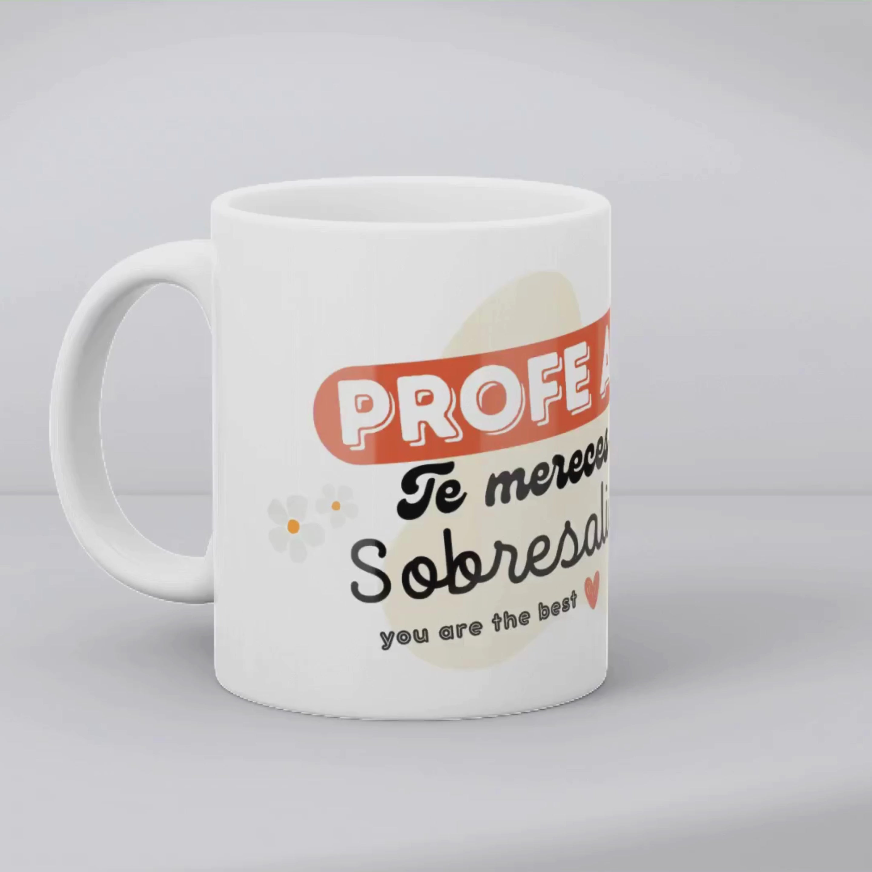 Taza Profe mejores momentos, ¿Buscas un regalo original de fin de curso? 🎁 Descubre nuestras tazas personalizadas para profesores: especiales, emotivas y listas en 48h. ¡Sorprende a tu profe favorito!