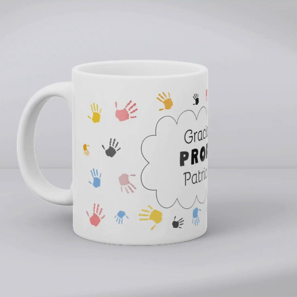 Taza Profe dejas Huella , ¿Buscas un regalo original de fin de curso? 🎁 Descubre nuestras tazas personalizadas para profesores: especiales, emotivas y listas en 48h. ¡Sorprende a tu profe favorito!