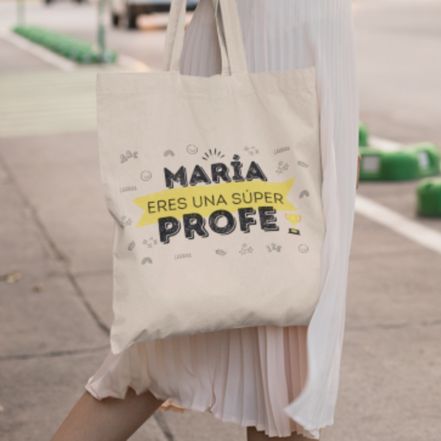 Tote Bag Super Profe , ¿ Buscas un regalo de fin de curso ?📚 , descubre nuestras Tote Bag personalizadas para ti o tu profesor o profesora favoritos: especiales, emotivas y listas en 48h. ¡ Sorprenderás !