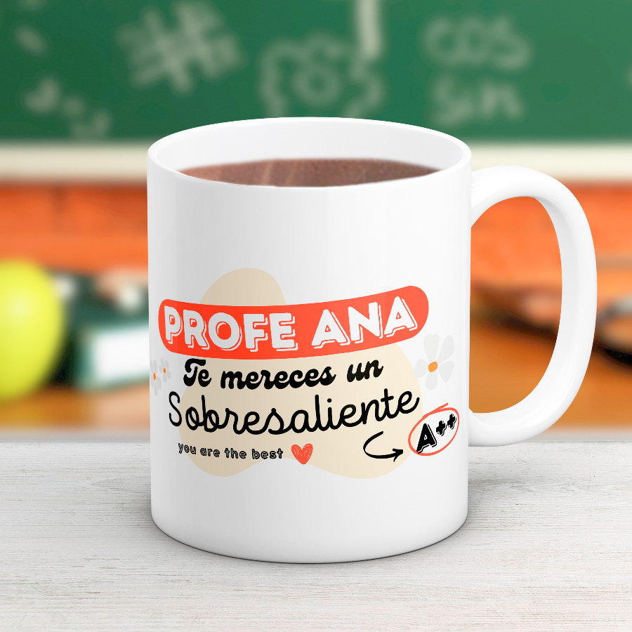 Taza Profe mejores momentos, ¿Buscas un regalo original de fin de curso? 🎁 Descubre nuestras tazas personalizadas para profesores: especiales, emotivas y listas en 48h. ¡Sorprende a tu profe favorito!