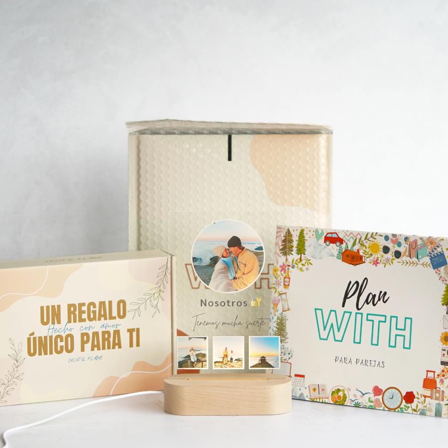 Set compuesto por lámpara vertical nosotros más libro de planes para parejas de plan with